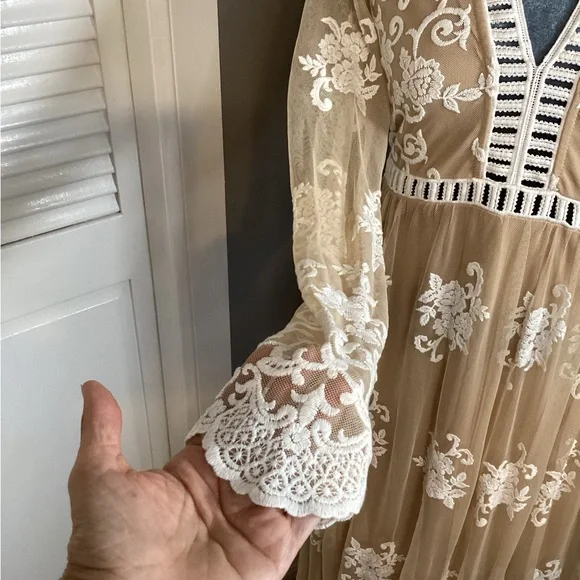NWT Forever 21 Embroidered Lace Dress Size S - Picture 5 of 13